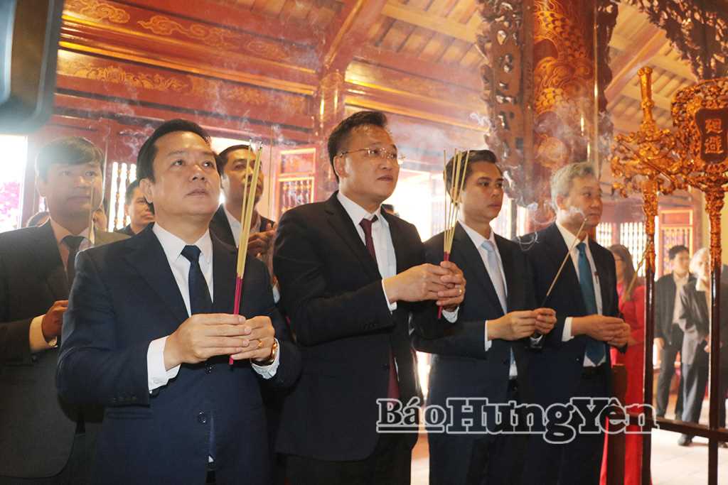 Triển lãm thư pháp, hát ca trù và cho chữ đầu xuân 2026